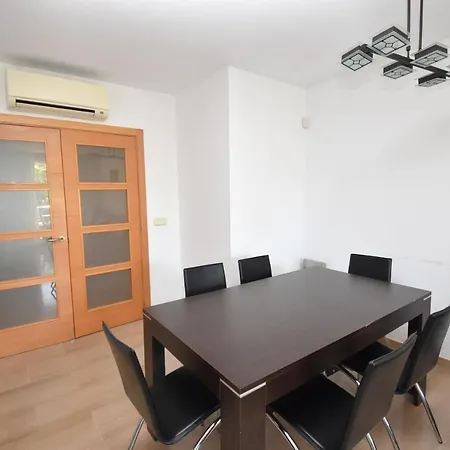 Golden Gardens Apartment *